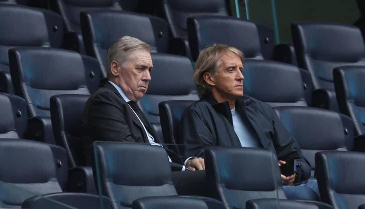 Premier League - Tottenham Hotspur v Newcastle United LONDON, ENGLAND, AUGUST 29: Carlo Ancelotti manager of Brazil national team, Nationalteam watches on alongside Roberto Mancini manager of Italy national team during the Premier League match between Tottenham Hotspur v Newcastle United at Selhurst Park Stadium, London, England, on August 29. (Photo by Daniel Weir) London Selhurst Park Stadium England Copyright: xDanielxWeir SportsxPressxPhotox Sportspressphoto_SPR219031
