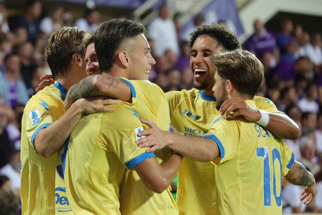 ACF Fiorentina v Frosinone Calcio - Campionato Serie A Antonio Raimondo of Frosinone Calcio celebrates with teammates after scoring goal during the Italian Serie A football match between ACF Fiorentina and Frosinone Calcio , on August 29 ,2026 at the Artemio-Franchi stadium in Florence. Firenze FI Italy  Copyright: xAndreaxMartinix originalFilename:martini-acffiore260829_np0J5.jpg