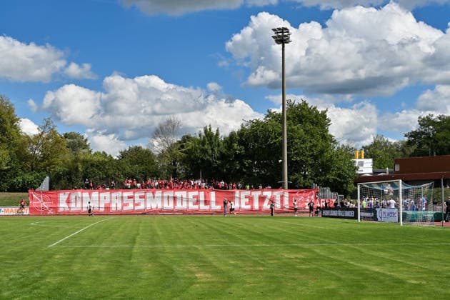 Bavarian Regional League: FV Illertissen vs. FC Bayern Munich II, August 29, 2026, Illertissen, GERMANY, AUGUST 29: Bayern fans with a message for the leagues: COMPASS MODEL NOW before the Bavarian Regional League match between FV Illertissen and FC Bayern Munich II on Matchday 6 at Illertissen Stadium Copyright: xBEAUTIFULxSPORTS Goldbergx