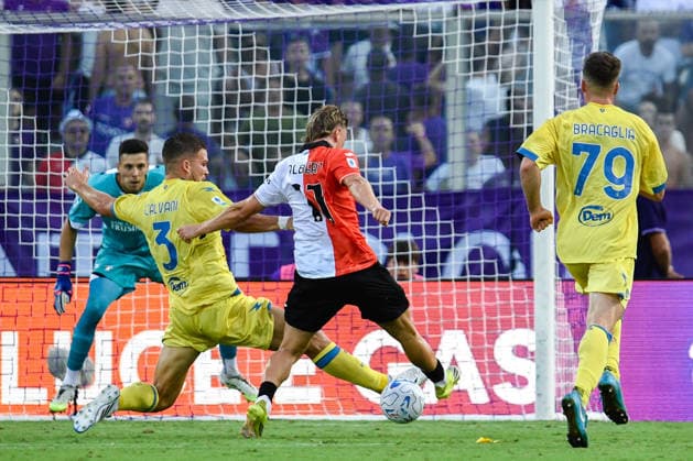 IPA87905593 - Albert Gudmundsson (Fiorentina) shoots toward the goal against Gabriele Calvani (Frosinone) during the ACF Fiorentina vs. Frosinone Calcio Italian Serie A soccer match in Florence, Italy, on August 29, 2026  Copyright: xFabioxFagiolini IPAxSportx xx 87905593