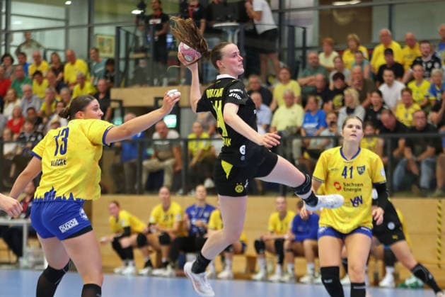 Handball, Alsco HBF1 HC Leipzig vs. Borussia Dortmund, August 29, 2026; Alieke van Maurik 14; Borussia Dortmund takes a jump shot; Alsco Women s Handball Bundesliga HBF1, 2026–2027 season; Matchday 1: HC Leipzig vs. Borussia Dortmund on August 29, 2026, at the Markranstädt Sports Center Copyright: xBEAUTIFULxSPORTS JanxKaeferx