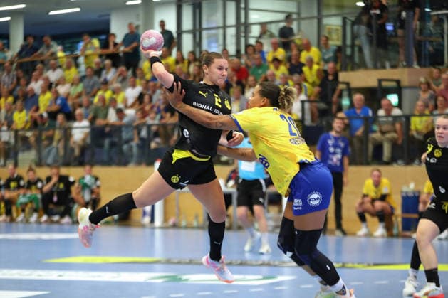 Handball, Alsco HBF1 HC Leipzig vs. Borussia Dortmund, August 29, 2026; Mareike Thomaier (2) and Sharleen Greschner (20) of Borussia Dortmund are challenged by HC Leipzig. Alsco Women s Handball Bundesliga (HBF1), 2026–2027 season, Matchday 1: HC Leipzig vs. Borussia Dortmund on August 29, 2026, at the Markranstädt Sports Center Copyright: xBEAUTIFULxSPORTS JanxKaeferx