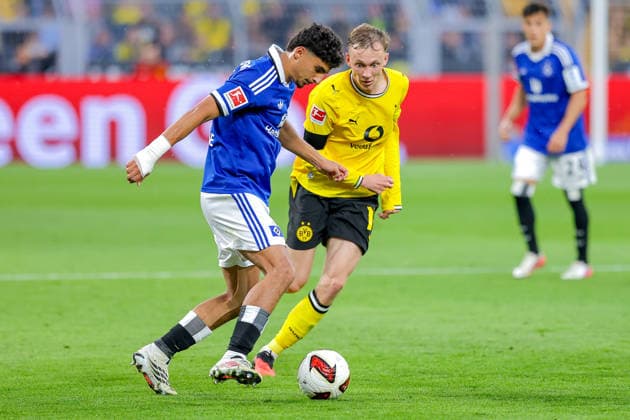 2026.08.29, xkwix, Fußball, Bundesliga, Borussia Dortmund - Hamburger SV, Signal Iduna Park, 1.Spieltag, Saison 2026 2027: Maximilian Beier (Borussia Dortmund 14) im Zweikampf gegen Martin Adeline (Hamburger SV 5) DFB regulations prohibit any use of photographs as image sequences and or quasi-video. Photo: xKamilxWilkowskixPressefotoKochx Nordrhein-Westfalen Deutschland *** August 29, 2026, xkwix, Soccer, Bundesliga, Borussia Dortmund vs. Hamburger SV, Signal Iduna Park, Matchday 1, 2026–2027 Season: Maximilian Beier of Borussia Dortmund (No. 14) in a tackle against Martin Adeline of Hamburger SV (No. 5). DFB regulations prohibit any use of photographs as image sequences and or quasi-video. Photo: xKamilxWilkowskixPressefotoKochx, North Rhine-Westphalia, Germany