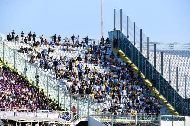 IPA87905645 - Frosinone fans during the ACF Fiorentina vs. Frosinone Calcio Italian Serie A soccer match in Florence, Italy, on August 29, 2026  Copyright: xFabioxFagiolini IPAxSportx xx 87905645