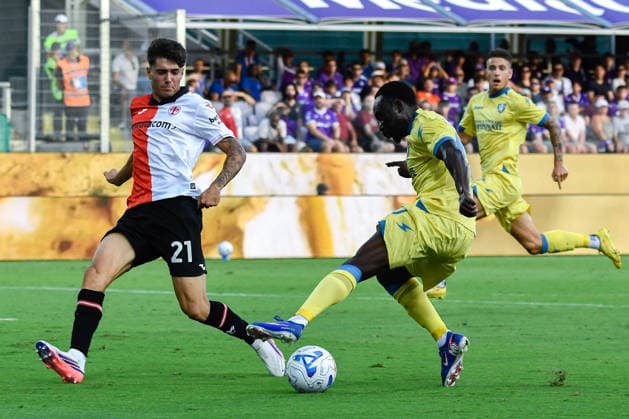 IPA87905649 - Seydou Fini (Frosinone) battles for the ball against Victor Valdepenas Talavera (Fiorentina) during the ACF Fiorentina vs. Frosinone Calcio Italian Serie A soccer match in Florence, Italy, on August 29, 2026  Copyright: xFabioxFagiolini IPAxSportx xx 87905649