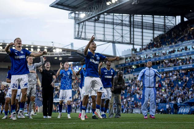 FOOTBALL : Racing Strasbourg vs RC Lens - Ligue 1 J2 Stade de la Meinau - 29 08 2026 cÃ lÃ bration de l Ã quipe de Racing Strasbourg avec ses supporters Gessime Yassine 80 (Racing Strasbourg)  Copyright: xelyxandroxcegarrax