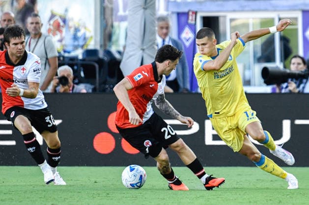 IPA87905658 - Giorgi Kvernadze (Frosinone) battles for the ball against Alejandro Jimenez Sanchez (Fiorentina) during the ACF Fiorentina vs. Frosinone Calcio Serie A soccer match in Florence, Italy, on August 29, 2026  Copyright: xFabioxFagiolini IPAxSportx xx 87905658