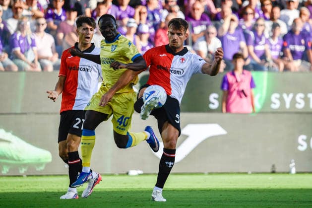 IPA87905659 - Marin Pongracic (Fiorentina) battles for the ball against Seydou Fini (Frosinone) during the ACF Fiorentina vs. Frosinone Calcio Serie A soccer match in Florence, Italy, on August 29, 2026  Copyright: xFabioxFagiolini IPAxSportx xx 87905659