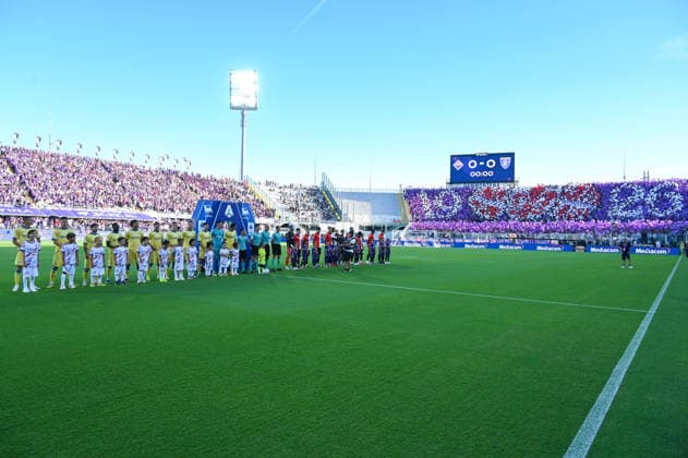 IPA87905660 - The teams lined up in front of the crowd before the match between ACF Fiorentina and Frosinone Calcio, a Serie A soccer game in Florence, Italy, on August 29, 2026  Copyright: xFabioxFagiolini IPAxSportx xx 87905660