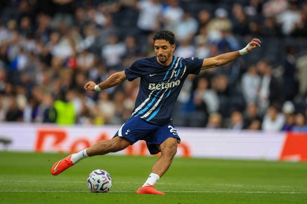 Tottenham Hotspur v Newcastle United, Premier League Tottenham Hotspur Forward Omar Marmoush (22) warms up before kick-off during the Premier League match between Tottenham Hotspur and Newcastle United at Tottenham Hotspur Stadium, London, UK on 29 August 2026. London Tottenham Hotspur Stadium London UK Editorial use only DataCo restrictions apply See www.football-dataco.com , Copyright: xChrisxFoxwellx PSI-24771-0042