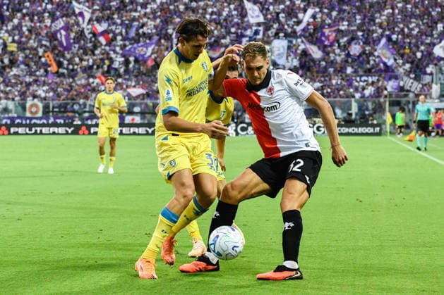 IPA87905685 - Mateo Pellegrino Casalanguida (Fiorentina) battles for the ball against Ilario Monterisi (Frosinone) during the ACF Fiorentina vs. Frosinone Calcio Serie A soccer match in Florence, Italy, on August 29, 2026  Copyright: xFabioxFagiolini IPAxSportx xx 87905685