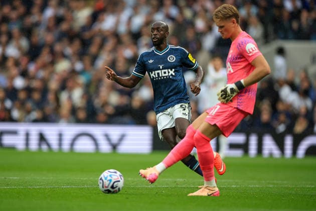 Tottenham Hotspur v Newcastle United, Premier League Tottenham Hotspur Goalkeeper Antonin KinskÃ½ (31) under Pressure from Newcastle United Forward Yoane Wissa (9) during the Premier League match between Tottenham Hotspur and Newcastle United at Tottenham Hotspur Stadium, London, UK on 29 August 2026. London Tottenham Hotspur Stadium London UK Editorial use only DataCo restrictions apply See www.football-dataco.com , Copyright: xChrisxFoxwellx PSI-24771-0065