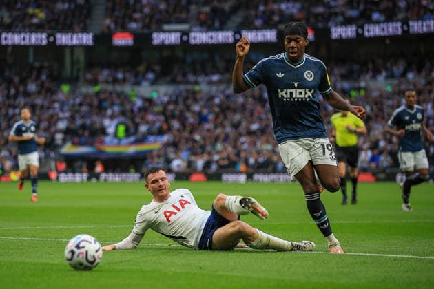 Tottenham Hotspur v Newcastle United, Premier League Tottenham Hotspur Defender Andrew Robertson (3) tackles Newcastle United Forward Anthony Elanga (19) during the Premier League match between Tottenham Hotspur and Newcastle United at Tottenham Hotspur Stadium, London, UK on 29 August 2026. London Tottenham Hotspur Stadium London UK Editorial use only DataCo restrictions apply See www.football-dataco.com , Copyright: xChrisxFoxwellx PSI-24771-0070