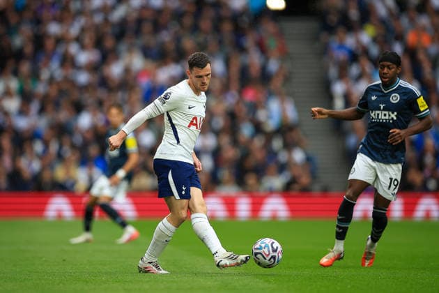 Tottenham Hotspur v Newcastle United, Premier League Tottenham Hotspur Defender Andrew Robertson (3) under Pressure from Newcastle United Forward Anthony Elanga (19) during the Premier League match between Tottenham Hotspur and Newcastle United at Tottenham Hotspur Stadium, London, UK on 29 August 2026. London Tottenham Hotspur Stadium London UK Editorial use only DataCo restrictions apply See www.football-dataco.com , Copyright: xChrisxFoxwellx PSI-24771-0048