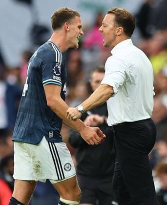 Matthias Jaissle manager of Newcastle United and Sven Botman of Newcastle United react after the final whistle Tottenham Hotspur v Newcastle United, Premier League Football, Football, Tottenham Hotspur Stadium, London, UK - 29 Aug 2026London Tottenham Hotspur Stadium United Kingdom EDITORIAL USE ONLY No use with unauthorised audio, video, data, fixture lists, club league logos or live services. Online in-match use limited to 120 images, no video emulation. No use in betting, games or single club league player publications. Copyright: xMichaelxZemanek Shutterstockx 17119028bd