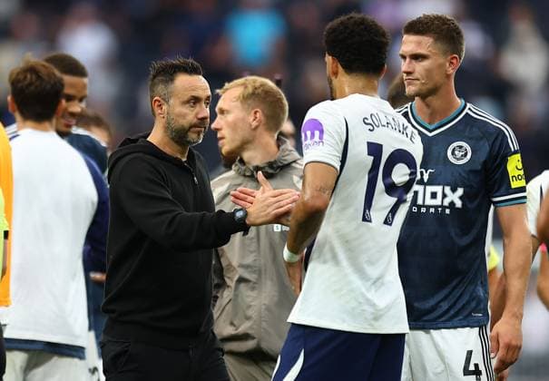 Roberto De Zerbi manager of Tottenham Hotspur shakes hands with Dominic Solanke of Tottenham Hotspur after the match Tottenham Hotspur v Newcastle United, Premier League Football, Football, Tottenham Hotspur Stadium, London, UK - 29 Aug 2026London Tottenham Hotspur Stadium United Kingdom EDITORIAL USE ONLY No use with unauthorised audio, video, data, fixture lists, club league logos or live services. Online in-match use limited to 120 images, no video emulation. No use in betting, games or single club league player publications. Copyright: xMichaelxZemanek Shutterstockx 17119028bj