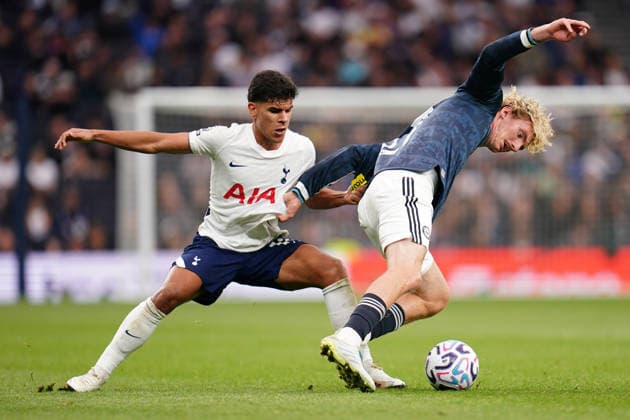 Premier League: Tottenham Hotspur v Newcastle Untied Mateus Fernandes of Tottenham Hotspur fouls Nick Woltemade of Newcastle United during the Premier League match Tottenham Hotspur vs Newcastle Untied at Tottenham Hotspur Stadium, London, United Kingdom on 29 August 2026 (Photo by Harvey Murphy News Images) Copyright: xHarveyxMurphy NewsxImagesx