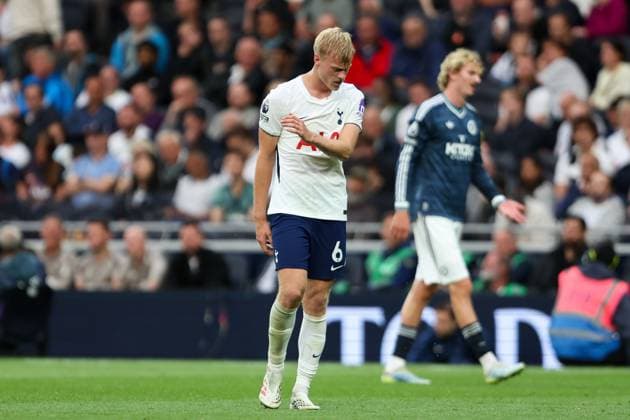 Jan Paul van Hecke of Tottenham Hotspur dejected during the match Tottenham Hotspur v Newcastle United, Premier League, Football, Tottenham Hotspur Stadium, London, UK, 29 08 2026, England - 29 Aug 2026London Tottenham Hotspur Stadium England United Kingdom EDITORIAL USE ONLY No use with unauthorised audio, video, data, fixture lists, club league logos or live services. Online in-match use limited to 120 images, no video emulation. No use in betting, games or single club league player publications. Copyright: xHanc WiredxPhotos Shutterstockx 17124807bf