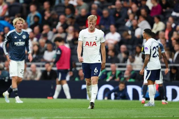 Jan Paul van Hecke of Tottenham Hotspur dejected during the match Tottenham Hotspur v Newcastle United, Premier League, Football, Tottenham Hotspur Stadium, London, UK, 29 08 2026, England - 29 Aug 2026London Tottenham Hotspur Stadium England United Kingdom EDITORIAL USE ONLY No use with unauthorised audio, video, data, fixture lists, club league logos or live services. Online in-match use limited to 120 images, no video emulation. No use in betting, games or single club league player publications. Copyright: xHanc WiredxPhotos Shutterstockx 17124807be