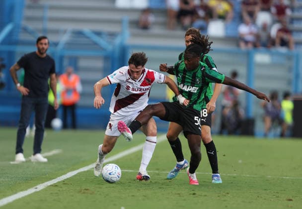 Torino™s Alessio Cacciamani fights for the ball with Sassuolo™s Daryl Bakola during the Serie A soccer match between Sassuolo and Torino at the Mapei Stadium in Reggio Emilia, north east Italy - August1 29, 2026. - Soccer  Copyright: xGiannixSantandrea LaPressex
