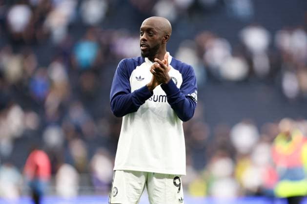 Yoane Wissa of Newcastle United applauds the fans after the match Tottenham Hotspur v Newcastle United, Premier League, Football, Tottenham Hotspur Stadium, London, UK, 29 08 2026, England - 29 Aug 2026London Tottenham Hotspur Stadium England United Kingdom EDITORIAL USE ONLY No use with unauthorised audio, video, data, fixture lists, club league logos or live services. Online in-match use limited to 120 images, no video emulation. No use in betting, games or single club league player publications. Copyright: xHanc WiredxPhotos Shutterstockx 17124807br