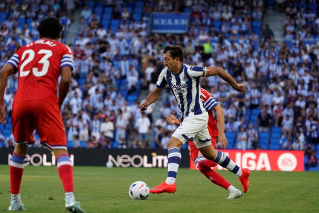 Mikel Oyarzabal of Real Sociedad seen in action during the La Liga EA Sports football match between Real Sociedad and RCD Espanyol de Barcelona at Estadio Anoeta on August 29, 2026 in San Sebastian, Spain. (Mickael Ducint Ball Raw Images) San Sebastian Estadio Anoeta Spain Copyright: xMickaelxDucintx mickaelducint_RealSociedad_Espanyol352