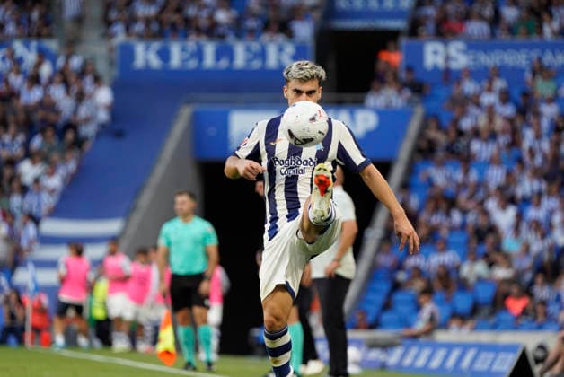 Ander Barrenetxea of Real Sociedad seen in action during the La Liga EA Sports football match between Real Sociedad and RCD Espanyol de Barcelona at Estadio Anoeta on August 29, 2026 in San Sebastian, Spain. (Mickael Ducint Ball Raw Images) San Sebastian Estadio Anoeta Spain Copyright: xMickaelxDucintx mickaelducint_RealSociedad_Espanyol354