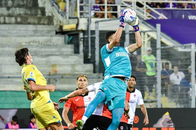 IPA87906428 - Lorenzo Palmisani (Frosinone) makes a save during the ACF Fiorentina vs. Frosinone Calcio Italian Serie A soccer match in Florence, Italy, on August 29, 2026  Copyright: xFabioxFagiolini IPAxSportx xx 87906428