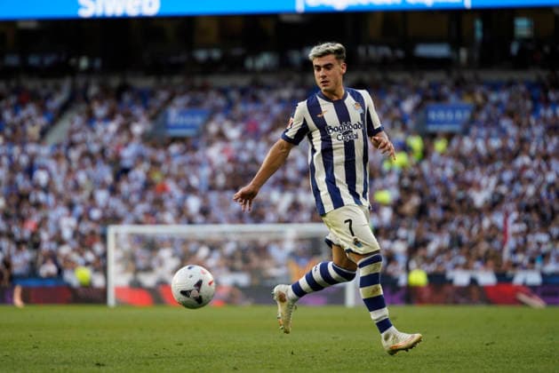 Ander Barrenetxea of Real Sociedad seen in action during the La Liga EA Sports football match between Real Sociedad and RCD Espanyol de Barcelona at Estadio Anoeta on August 29, 2026 in San Sebastian, Spain. (Mickael Ducint Ball Raw Images) San Sebastian Estadio Anoeta Spain Copyright: xMickaelxDucintx mickaelducint_RealSociedad_Espanyol379