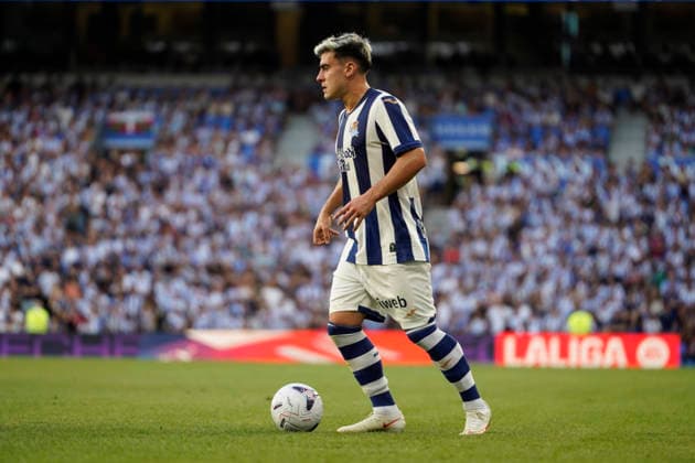 Ander Barrenetxea of Real Sociedad seen in action during the La Liga EA Sports football match between Real Sociedad and RCD Espanyol de Barcelona at Estadio Anoeta on August 29, 2026 in San Sebastian, Spain. (Mickael Ducint Ball Raw Images) San Sebastian Estadio Anoeta Spain Copyright: xMickaelxDucintx mickaelducint_RealSociedad_Espanyol380