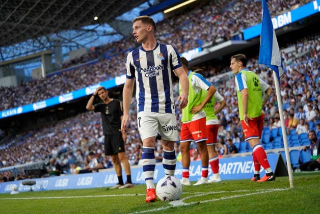 Sergio Gomez of Real Sociedad seen in action during the La Liga EA Sports football match between Real Sociedad and RCD Espanyol de Barcelona at Estadio Anoeta on August 29, 2026 in San Sebastian, Spain. (Mickael Ducint Ball Raw Images) San Sebastian Estadio Anoeta Spain Copyright: xMickaelxDucintx mickaelducint_RealSociedad_Espanyol385
