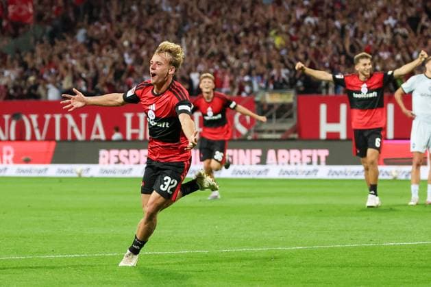 Tim Janisch 32 (1FC Nuernberg) jubelt nach seinem Tor zum 2:0, Freude, Emption, Jubel, 1. FC Nuernberg vs. DSC Arminia Bielefeld, Fussball, Maenner, 2. Bundesliga, Saison 2026 2027, Hinrunde, 3. Spieltag, 29.08.2026 DFB regulations prohibit any use of photographs as image sequences and or quasi-video Nuernberg Bayern Deutschland *** Tim Janisch, 32, of 1. FC Nuremberg celebrates after scoring the goal that made it 2–0—joy, emotion, celebration—1. FC Nuremberg vs. DSC Arminia Bielefeld, soccer, men s, 2. Bundesliga, 2026–2027 season, First half of the season, Matchday 3, August 29, 2026. DFB regulations prohibit any use of photographs as image sequences and or quasi-video. Nuremberg, Bavaria, Germany Copyright: xkolbert-press MartinxAgüerax