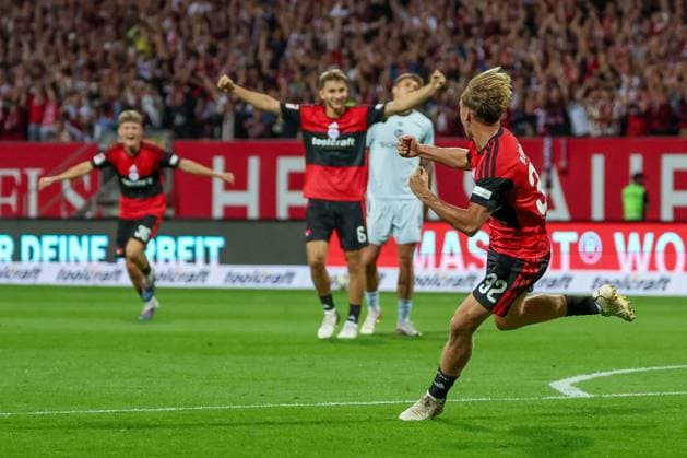 Tim Janisch 32 (1FC Nuernberg) jubelt nach seinem Tor zum 2:0, Freude, Emption, Jubel, 1. FC Nuernberg vs. DSC Arminia Bielefeld, Fussball, Maenner, 2. Bundesliga, Saison 2026 2027, Hinrunde, 3. Spieltag, 29.08.2026 DFB regulations prohibit any use of photographs as image sequences and or quasi-video Nuernberg Bayern Deutschland *** Tim Janisch, 32, of 1. FC Nuremberg celebrates after scoring the goal that made it 2–0—joy, emotion, celebration—1. FC Nuremberg vs. DSC Arminia Bielefeld, soccer, men’s, 2. Bundesliga, 2026–2027 season, First half of the season, Matchday 3, August 29, 2026. DFB regulations prohibit any use of photographs as image sequences and or quasi-video. Nuremberg, Bavaria, Germany Copyright: xkolbert-press MartinxAgüerax