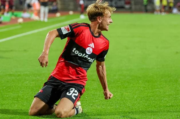 Tim Janisch 32 (1FC Nuernberg) jubelt nach seinem Tor zum 2:0, Freude, Emption, Jubel, 1. FC Nuernberg vs. DSC Arminia Bielefeld, Fussball, Maenner, 2. Bundesliga, Saison 2026 2027, Hinrunde, 3. Spieltag, 29.08.2026 DFB regulations prohibit any use of photographs as image sequences and or quasi-video Nuernberg Bayern Deutschland *** Tim Janisch, 32, of 1. FC Nuremberg celebrates after scoring the goal that made it 2–0; joy, emotion, celebration; 1. FC Nuremberg vs. DSC Arminia Bielefeld; soccer; men; 2. Bundesliga; 2026–2027 season, First half of the season, Matchday 3, August 29, 2026. DFB regulations prohibit any use of photographs as image sequences and or quasi-video. Nuremberg, Bavaria, Germany Copyright: xkolbert-press MartinxAgüerax