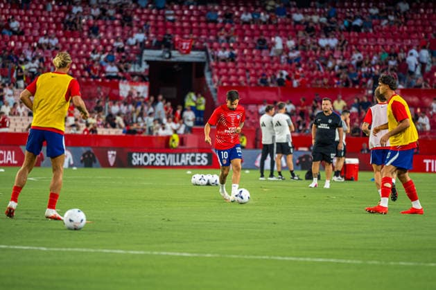 ESP LaLiga EA Sports Sevilla FC vs. Atlético de Madrid Alex Baena of Atlético de Madrid warms up during the LaLiga EA Sports match between Sevilla FC and Atlético de Madrid, played at Ramón Sánchez Pizjuán Stadium in Seville on August 29, 2026, in Spain. Spain Soccer Copyright: xAgenciaxLOFx