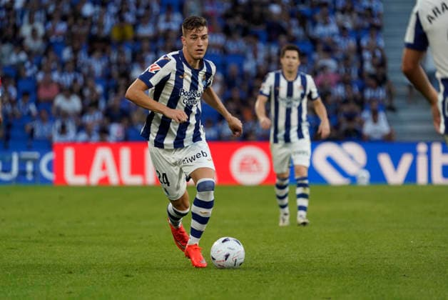 Luka Sucic of Real Sociedad seen in action during the La Liga EA Sports football match between Real Sociedad and RCD Espanyol de Barcelona at Estadio Anoeta on August 29, 2026 in San Sebastian, Spain. (Mickael Ducint Ball Raw Images) San Sebastian Estadio Anoeta Spain Copyright: xMickaelxDucintx mickaelducint_RealSociedad_Espanyol395