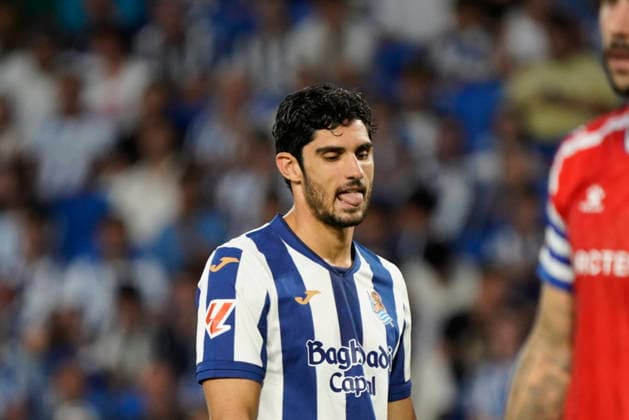 Goncalo Guedes of Real Sociedad seen in action during the La Liga EA Sports football match between Real Sociedad and RCD Espanyol de Barcelona at Estadio Anoeta on August 29, 2026 in San Sebastian, Spain. (Mickael Ducint Ball Raw Images) San Sebastian Estadio Anoeta Spain Copyright: xMickaelxDucintx mickaelducint_RealSociedad_Espanyol405