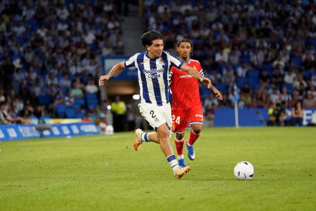Jon Aramburu of Real Sociedad seen in action during the La Liga EA Sports football match between Real Sociedad and RCD Espanyol de Barcelona at Estadio Anoeta on August 29, 2026 in San Sebastian, Spain. (Mickael Ducint Ball Raw Images) San Sebastian Estadio Anoeta Spain Copyright: xMickaelxDucintx mickaelducint_RealSociedad_Espanyol409