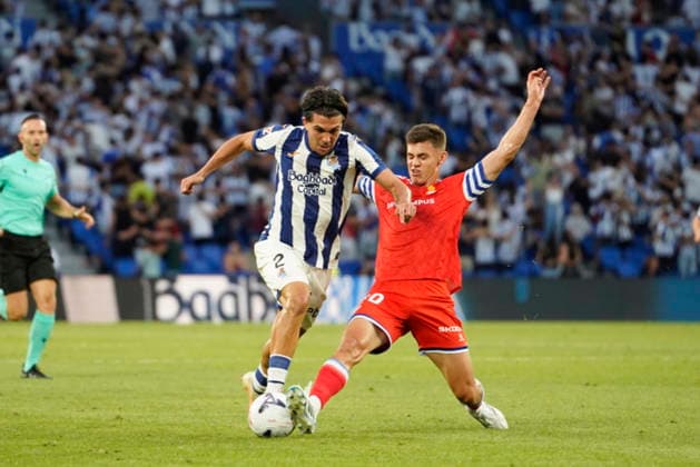 Jon Aramburu of Real Sociedad seen in action during the La Liga EA Sports football match between Real Sociedad and RCD Espanyol de Barcelona at Estadio Anoeta on August 29, 2026 in San Sebastian, Spain. (Mickael Ducint Ball Raw Images) San Sebastian Estadio Anoeta Spain Copyright: xMickaelxDucintx mickaelducint_RealSociedad_Espanyol422