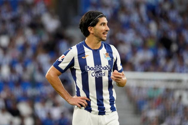 Carlos Soler of Real Sociedad seen in action during the La Liga EA Sports football match between Real Sociedad and RCD Espanyol de Barcelona at Estadio Anoeta on August 29, 2026 in San Sebastian, Spain. (Mickael Ducint Ball Raw Images) San Sebastian Estadio Anoeta Spain Copyright: xMickaelxDucintx mickaelducint_RealSociedad_Espanyol398