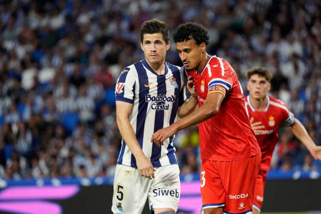 Igor Zubeldia of Real Sociedad seen in action during the La Liga EA Sports football match between Real Sociedad and RCD Espanyol de Barcelona at Estadio Anoeta on August 29, 2026 in San Sebastian, Spain. (Mickael Ducint Ball Raw Images) San Sebastian Estadio Anoeta Spain Copyright: xMickaelxDucintx mickaelducint_RealSociedad_Espanyol407