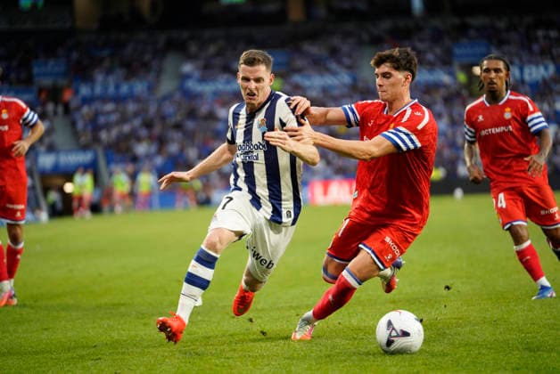 Sergio Gomez of Real Sociedad seen in action during the La Liga EA Sports football match between Real Sociedad and RCD Espanyol de Barcelona at Estadio Anoeta on August 29, 2026 in San Sebastian, Spain. (Mickael Ducint Ball Raw Images) San Sebastian Estadio Anoeta Spain Copyright: xMickaelxDucintx mickaelducint_RealSociedad_Espanyol424