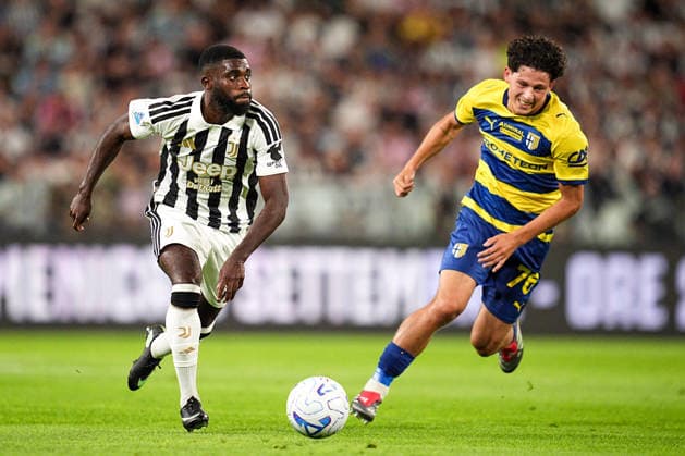 Juventus s Jeremie Boga fights for the ball with Parma™s Simone Lontani during the Serie A soccer match between Juventus and Parma at the Allianz Stadium in Turin, north west Italy - Saturday, August 29, 2026. - Soccer .  Copyright: xMarcoxAlpozzi LaPressex