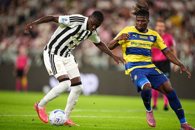 Juventus s Randal Kolo Muani fights for the ball with Parma™s El Toure during the Serie A soccer match between Juventus and Parma at the Allianz Stadium in Turin, north west Italy - Saturday, August 29, 2026. - Soccer .  Copyright: xMarcoxAlpozzi LaPressex