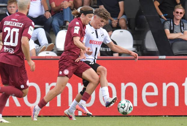 August 29, 2026, GER, Soccer, 3rd League, 2026–2027 Season, Matchday 3, Sportclub Arena, Verl SC Verl vs. Fortuna Köln 3–2, Janne Berner (SC Verl), on the right against Bennit Bröger (Fortuna Köln), action, duel, tackle