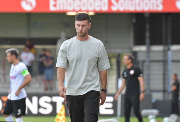 August 29, 2026, GER, Soccer, 3rd Division, 2026–2027 Season, Matchday 3, Sportclub Arena, Verl SC Verl vs. Fortuna Köln 1–2, Orest Shala, SC Verl Coach, Action, Single Frame, Landscape, Facial Expressions, Gestures, Trainer, Coach