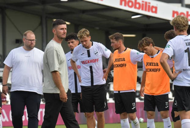 August 29, 2026, GER, Soccer, 3rd Division, 2026–2027 Season, Matchday 3, Sportclub Arena, Verl SC Verl vs. Fortuna Köln 1–2, Orest Shala (SC Verl Coach), Action, Single Frame, Horizontal, Facial Expressions, Gestures, Coach, Trainer
