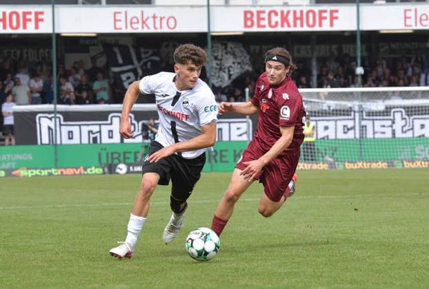 August 29, 2026, GER, Soccer, 3rd Division, 2026–2027 Season, Matchday 3, Sportclub Arena, Verl SC Verl vs. Fortuna Köln 1–2, Janne Berner (SC Verl, right) against Bennit Bröger (Fortuna Köln), action, duel, tackle