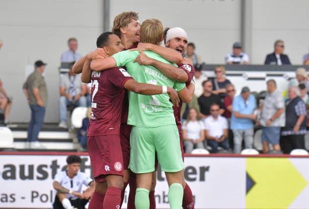 August 29, 2026, GER, Soccer, 3rd Division, 2026–2027 Season, Matchday 3, Sportclub Arena, Verl SC Verl vs. Fortuna Köln 1–2, Final celebration by Fortuna Köln, Action, Single frame, Horizontal, Facial expressions, Gestures, Celebration, Cheering, Joy, Happiness