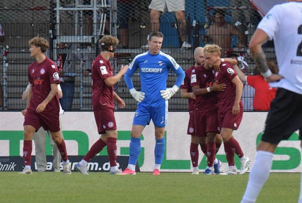 August 29, 2026, GER, Soccer, 3rd Division, 2026–2027 Season, Matchday 3, Sportclub Arena, Verl SC Verl vs. Fortuna Köln 1–2 Goal celebration: Fortuna Köln players gather around goal scorer Timo Bornemann (Fortuna Köln, right), action, still image, landscape orientation, facial expressions, gestures, celebration, cheering, joy, happiness